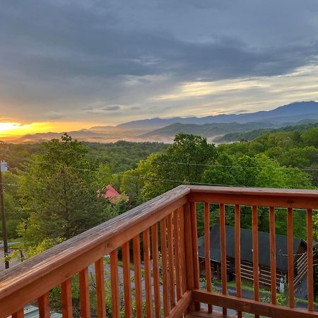 A Walk In The Clouds By Eden Crest Villa Sevierville Bagian luar foto